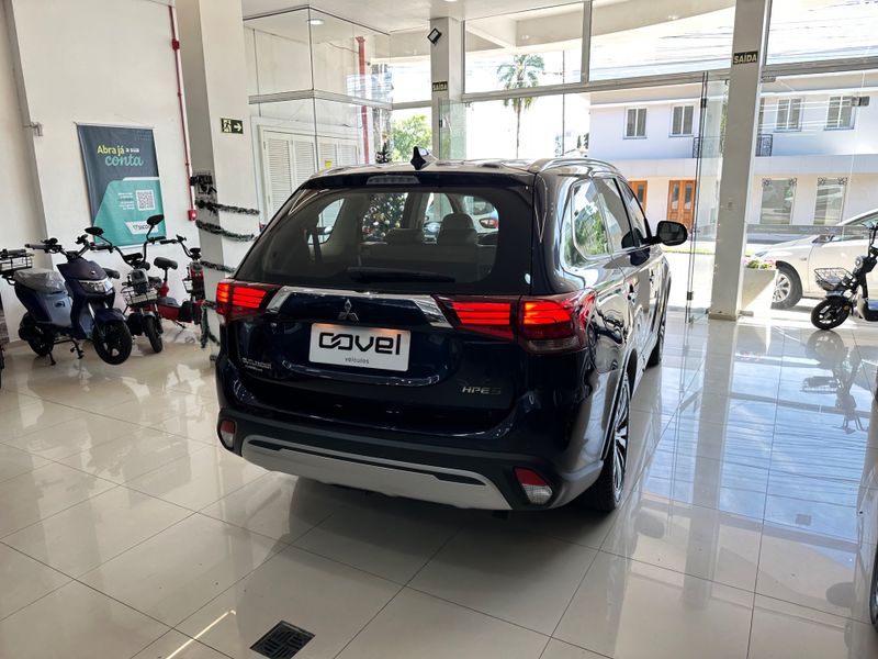 Mitsubishi Outlander Hpe-s 3.0 V6 4×4 2018/2019 COVEL VEICULOS ENCANTADO / Carros no Vale