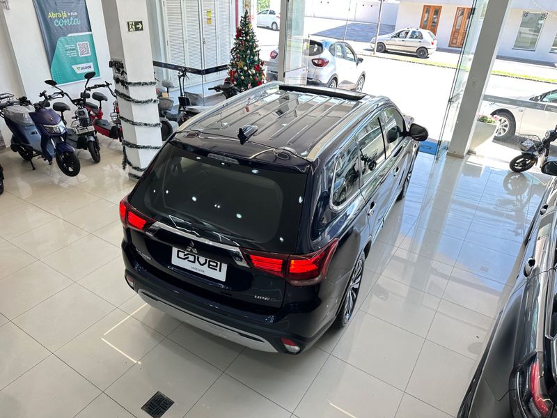 Mitsubishi Outlander Hpe-s 3.0 V6 4×4 2018/2019 COVEL VEICULOS ENCANTADO / Carros no Vale