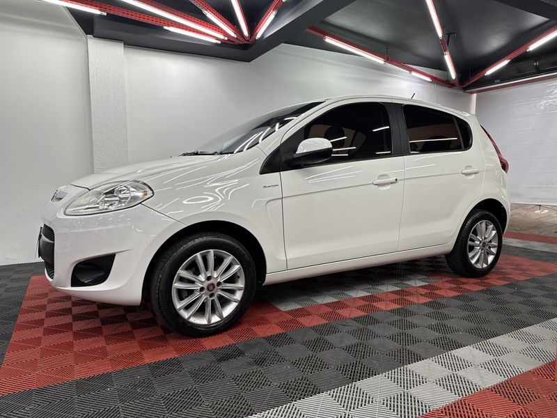 Fiat Palio ESSENCE Dualogic 1.6 16V 2014/2014 CIRNE AUTOMÓVEIS SANTA MARIA / Carros no Vale