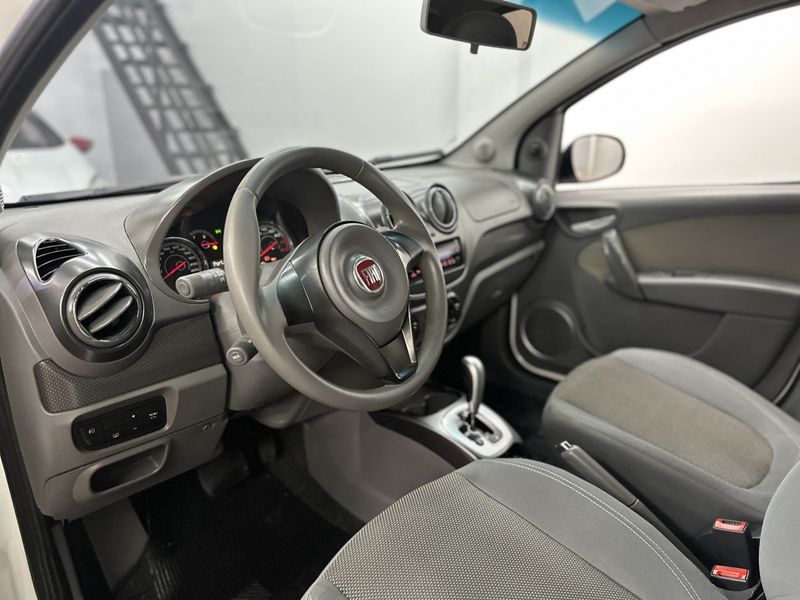 Fiat Palio ESSENCE Dualogic 1.6 16V 2014/2014 CIRNE AUTOMÓVEIS SANTA MARIA / Carros no Vale