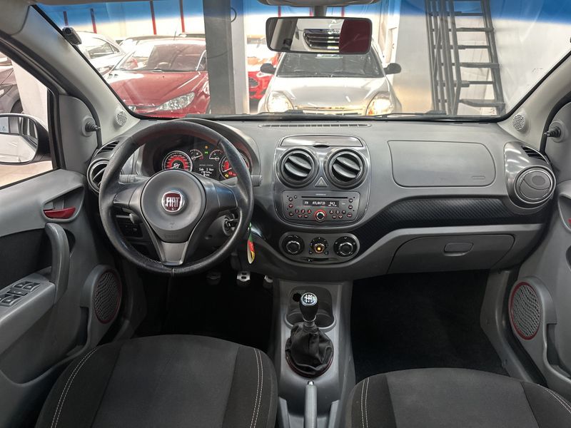 Fiat Palio SPORTING 1.6 16V 2014/2015 CIRNE AUTOMÓVEIS SANTA MARIA / Carros no Vale