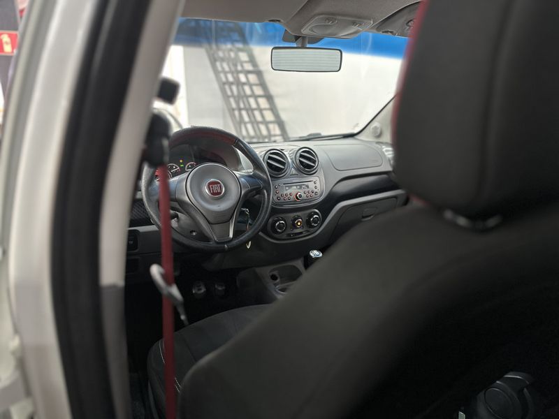 Fiat Palio SPORTING 1.6 16V 2014/2015 CIRNE AUTOMÓVEIS SANTA MARIA / Carros no Vale