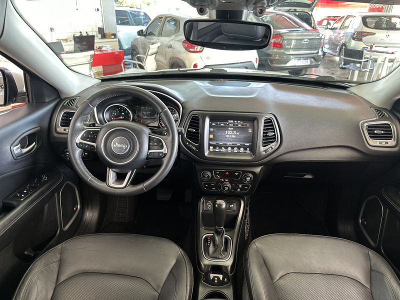 Jeep COMPASS LONGITUDE 2.0 4×2 16V 2017/2017 CIRNE AUTOMÓVEIS SANTA MARIA / Carros no Vale