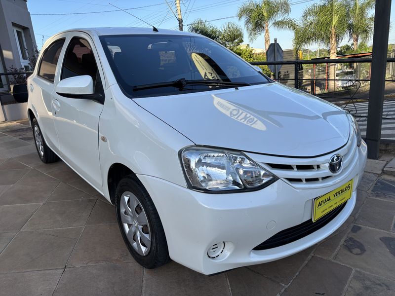 Toyota ETIOS X 1.3 16V Mec. 2015/2015 ATUAL VEÍCULOS VISTA ALEGRE DO PRATA / Carros no Vale