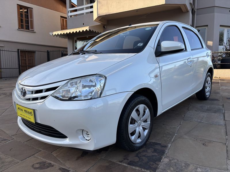 Toyota ETIOS X 1.3 16V Mec. 2015/2015 ATUAL VEÍCULOS VISTA ALEGRE DO PRATA / Carros no Vale