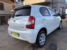 Toyota ETIOS X 1.3 16V Mec. 2015/2015 ATUAL VEÍCULOS VISTA ALEGRE DO PRATA / Carros no Vale