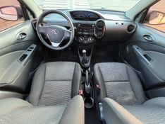 Toyota ETIOS X 1.3 16V Mec. 2015/2015 ATUAL VEÍCULOS VISTA ALEGRE DO PRATA / Carros no Vale