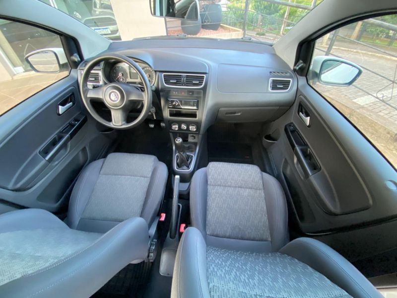 VOLKSWAGEN Fox 1.6 Mi Total 8V 2012/2013 ATUAL VEÍCULOS VISTA ALEGRE DO PRATA / Carros no Vale