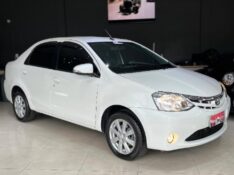 TOYOTA ETIOS 1.5 XLS 16V 2016/2017 JM AUTOMÓVEIS VENÂNCIO AIRES / Carros no Vale