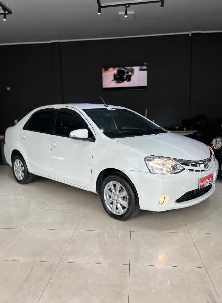 TOYOTA ETIOS 1.5 XLS 16V 2016/2017 JM AUTOMÓVEIS VENÂNCIO AIRES / Carros no Vale