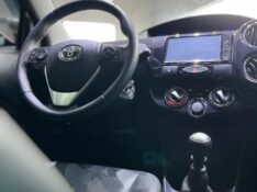 TOYOTA ETIOS 1.5 XLS 16V 2016/2017 JM AUTOMÓVEIS VENÂNCIO AIRES / Carros no Vale