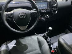 TOYOTA ETIOS 1.5 XLS 16V 2016/2017 JM AUTOMÓVEIS VENÂNCIO AIRES / Carros no Vale