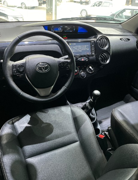 TOYOTA ETIOS 1.5 XLS 16V 2016/2017 JM AUTOMÓVEIS VENÂNCIO AIRES / Carros no Vale