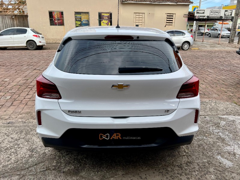 CHEVROLET ONIX HATCH LT 1.0 12V MEC. 2020/2020 AR MULTIMARCAS VENÂNCIO AIRES / Carros no Vale