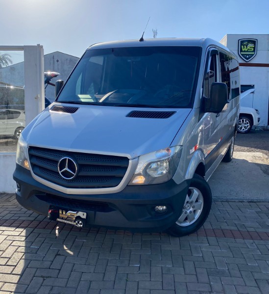 MERCEDES-BENZ SPRINTER 2.2 415 CDI VAN 16 LUGARES TETO BAIXO 16V BI-TURBO 2017/2018 WS MULTIMARCAS VENÂNCIO AIRES / Carros no Vale