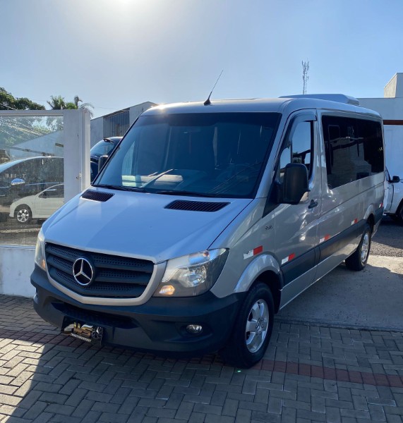 MERCEDES-BENZ SPRINTER 2.2 415 CDI VAN 16 LUGARES TETO BAIXO 16V BI-TURBO 2017/2018 WS MULTIMARCAS VENÂNCIO AIRES / Carros no Vale