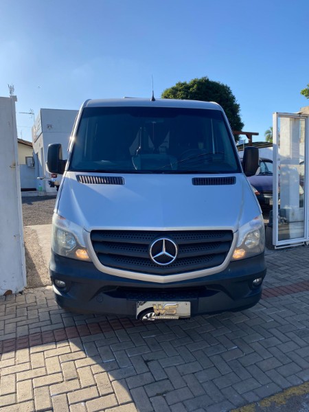 MERCEDES-BENZ SPRINTER 2.2 415 CDI VAN 16 LUGARES TETO BAIXO 16V BI-TURBO 2017/2018 WS MULTIMARCAS VENÂNCIO AIRES / Carros no Vale