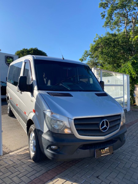 MERCEDES-BENZ SPRINTER 2.2 415 CDI VAN 16 LUGARES TETO BAIXO 16V BI-TURBO 2017/2018 WS MULTIMARCAS VENÂNCIO AIRES / Carros no Vale