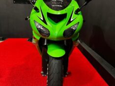 KAWASAKI ZX 10 R NINJA /2007 EXCLUSIVO VEÍCULOS SANTA CRUZ DO SUL / Carros no Vale