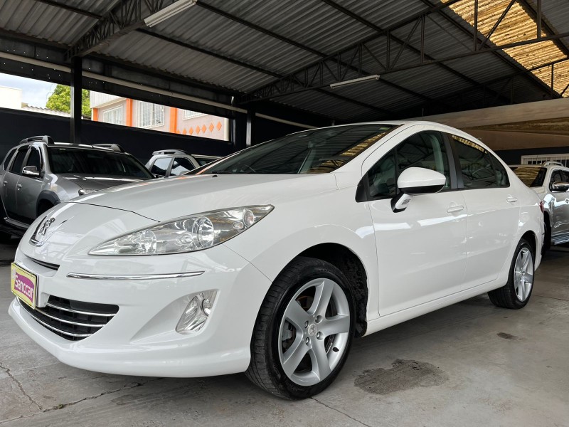 PEUGEOT 408 2.0 ALLURE 16V FLEX 4P AUTOMÁTICO 2013/2014 SANCCAR VEÍCULOS SANTA CRUZ DO SUL / Carros no Vale