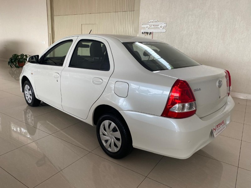 TOYOTA ETIOS 1.5 X AT SEDAN 2017/2018 TONHO AUTOMÓVEIS LAJEADO / Carros no Vale