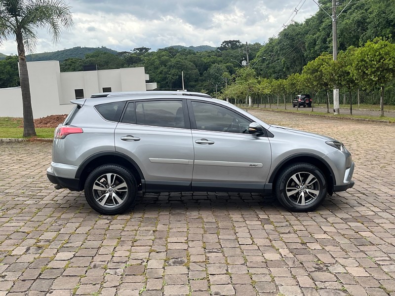 TOYOTA RAV4 2.0 TOP 4X2 2017/2017 BOSCO AUTOMÓVEIS GUAPORÉ / Carros no Vale