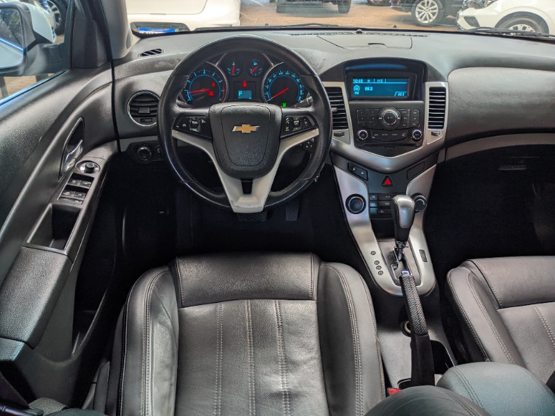 CHEVROLET CRUZE LT 1.8 16V FLEXPOWER 4P AUT. 2013/2014 RICARDO VEÍCULOS TEUTÔNIA / Carros no Vale