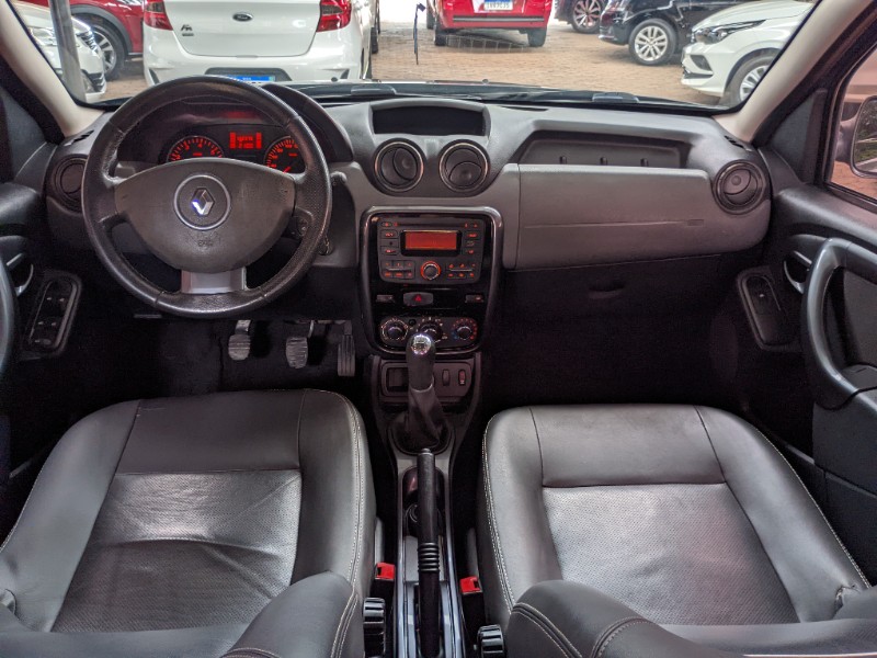 RENAULT DUSTER DYNAMIQUE 1.6 FLEX 16V MEC. 2012/2013 RICARDO VEÍCULOS TEUTÔNIA / Carros no Vale