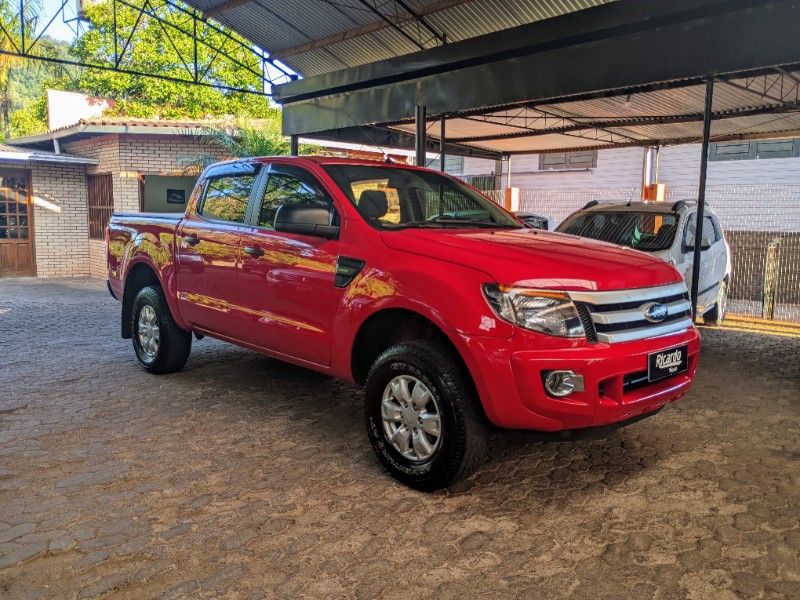 FORD RANGER 2.5 XLS 4X2 CD 16V 2014/2015 RICARDO VEÍCULOS TEUTÔNIA / Carros no Vale