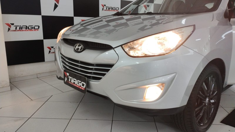 HYUNDAI IX35 2.0 GLS 2012/2012 TIAGO AUTOMÓVEIS VENÂNCIO AIRES / Carros no Vale