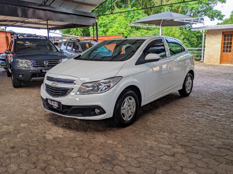 CHEVROLET ONIX HATCH LT 1.0 8V FLEXPOWER 5P MEC. 2013/2013 RICARDO VEÍCULOS TEUTÔNIA / Carros no Vale