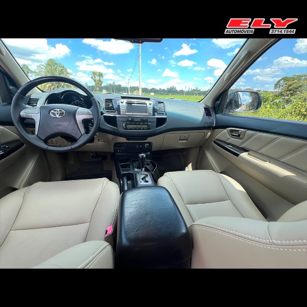 TOYOTA HILUX SW4 SRV D4-D 4X4 3.0 TDI DIES. AUT 2014/2014 ELY AUTOMÓVEIS LAJEADO / Carros no Vale