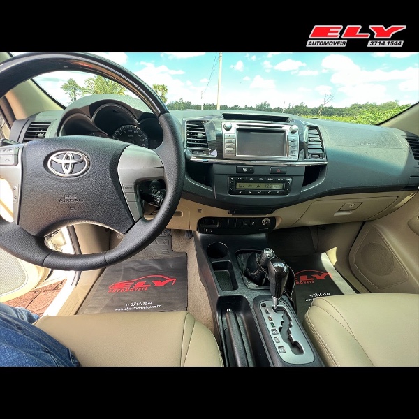 TOYOTA HILUX SW4 SRV D4-D 4X4 3.0 TDI DIES. AUT 2014/2014 ELY AUTOMÓVEIS LAJEADO / Carros no Vale