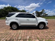 TOYOTA HILUX SW4 SRV D4-D 4X4 3.0 TDI DIES. AUT 2014/2014 ELY AUTOMÓVEIS LAJEADO / Carros no Vale