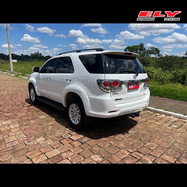 TOYOTA HILUX SW4 SRV D4-D 4X4 3.0 TDI DIES. AUT 2014/2014 ELY AUTOMÓVEIS LAJEADO / Carros no Vale