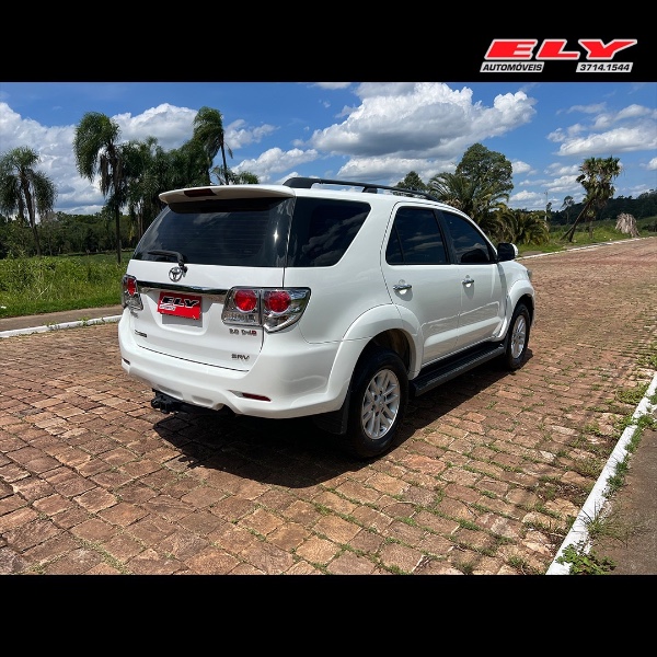 TOYOTA HILUX SW4 SRV D4-D 4X4 3.0 TDI DIES. AUT 2014/2014 ELY AUTOMÓVEIS LAJEADO / Carros no Vale