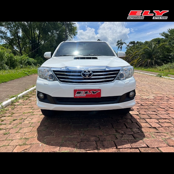 TOYOTA HILUX SW4 SRV D4-D 4X4 3.0 TDI DIES. AUT 2014/2014 ELY AUTOMÓVEIS LAJEADO / Carros no Vale