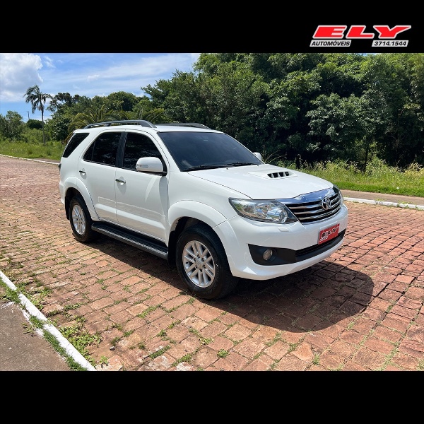 TOYOTA HILUX SW4 SRV D4-D 4X4 3.0 TDI DIES. AUT 2014/2014 ELY AUTOMÓVEIS LAJEADO / Carros no Vale