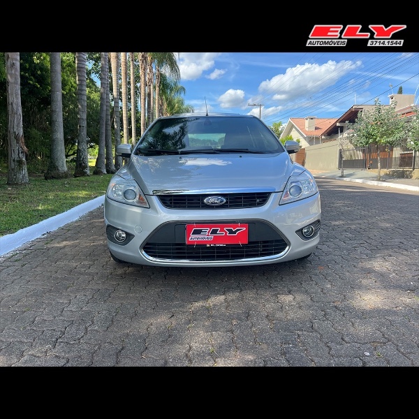 FORD FOCUS 2.0 TITANIUM 16V FLEX 4P AUTOMÁTICO 2013/2013 ELY AUTOMÓVEIS LAJEADO / Carros no Vale