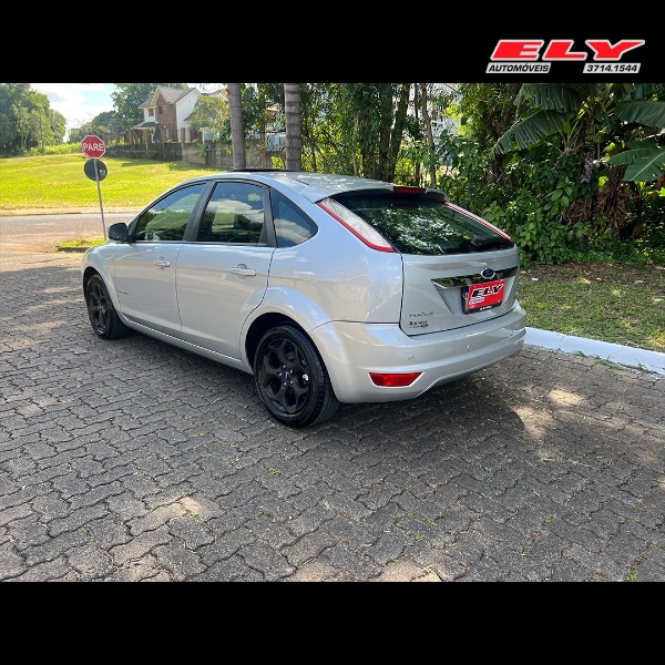 FORD FOCUS 2.0 TITANIUM 16V FLEX 4P AUTOMÁTICO 2013/2013 ELY AUTOMÓVEIS LAJEADO / Carros no Vale