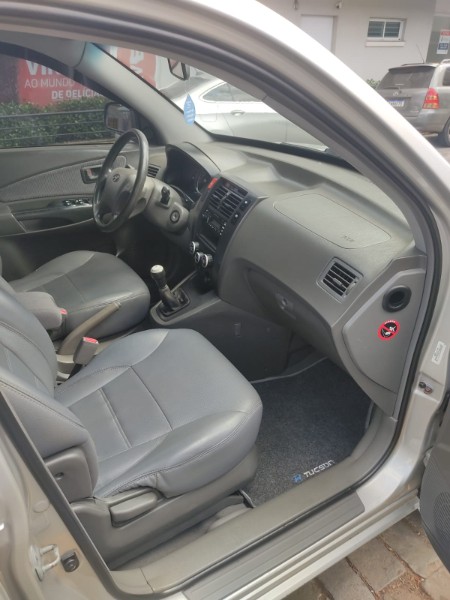 HYUNDAI TUCSON GL 2.0 2007/2007 ALTERNATIVA VEÍCULOS LAJEADO / Carros no Vale