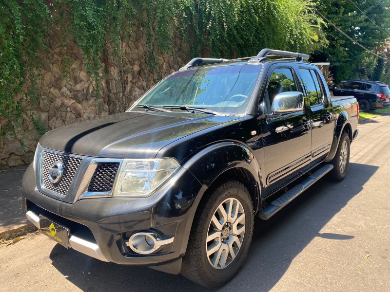 NISSAN FRONTIER SL 4X4 2013/2014 ESTAÇÃO DO CARRO ESTRELA / Carros no Vale