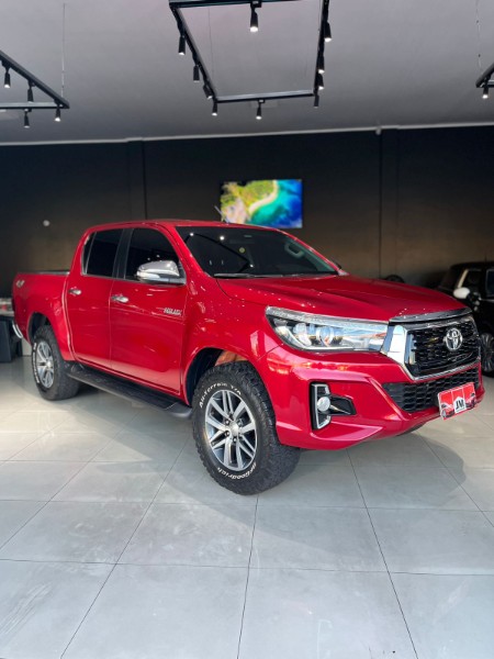 TOYOTA HILUX CABINE DUPLA SRX 2.8 4X4 AUT 2016/2016 JM AUTOMÓVEIS VENÂNCIO AIRES / Carros no Vale