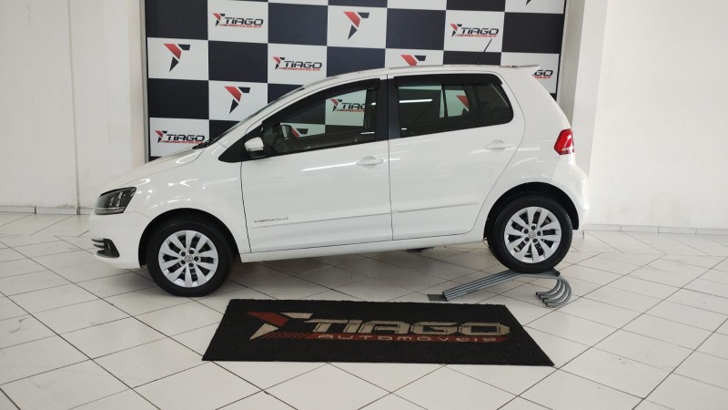 VOLKSWAGEN FOX 1.0 MI COMFORTLINE 8V 2016/2016 TIAGO AUTOMÓVEIS VENÂNCIO AIRES / Carros no Vale