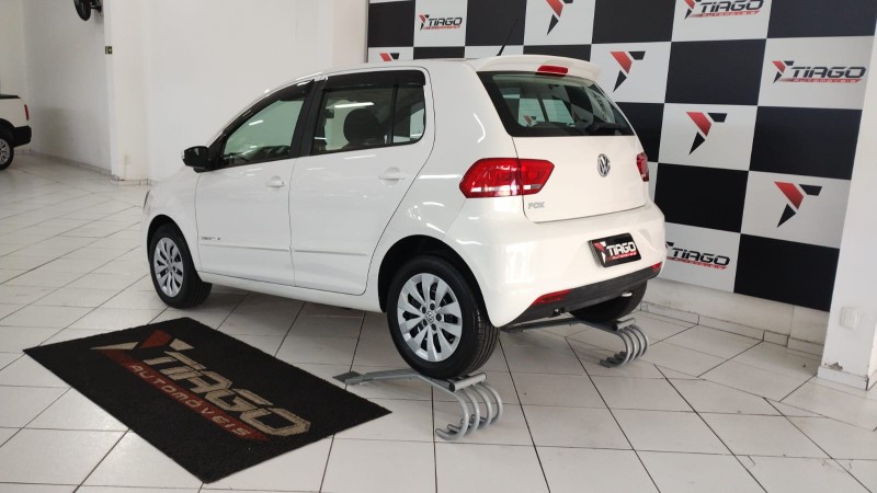 VOLKSWAGEN FOX 1.0 MI COMFORTLINE 8V 2016/2016 TIAGO AUTOMÓVEIS VENÂNCIO AIRES / Carros no Vale