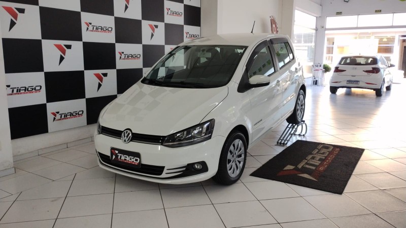 VOLKSWAGEN FOX 1.0 MI COMFORTLINE 8V 2016/2016 TIAGO AUTOMÓVEIS VENÂNCIO AIRES / Carros no Vale