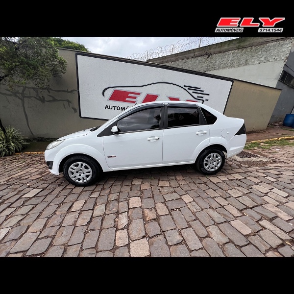 FORD FIESTA SEDAN 1.6 8V FLEX 2013/2013 ELY AUTOMÓVEIS LAJEADO / Carros no Vale