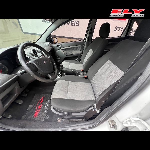 FORD FIESTA SEDAN 1.6 8V FLEX 2013/2013 ELY AUTOMÓVEIS LAJEADO / Carros no Vale