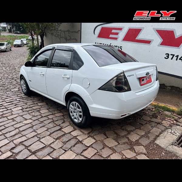 FORD FIESTA SEDAN 1.6 8V FLEX 2013/2013 ELY AUTOMÓVEIS LAJEADO / Carros no Vale