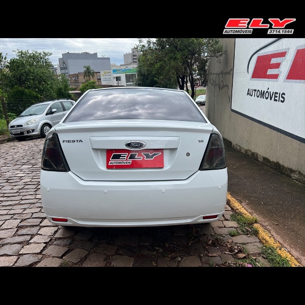 FORD FIESTA SEDAN 1.6 8V FLEX 2013/2013 ELY AUTOMÓVEIS LAJEADO / Carros no Vale